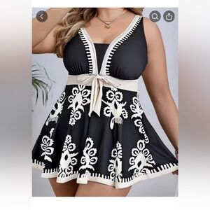 Elegant Black and White One-Piece Swimsuit Size 1X New!